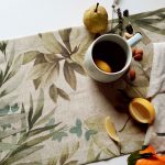 Dekoracja stołu w stylu boho: Podkładki pod talerz i bawełniane serwetki
